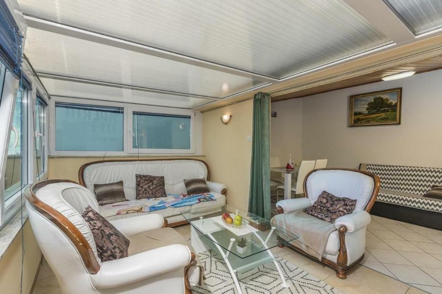 Apartment Lion Новиград Екстериор снимка