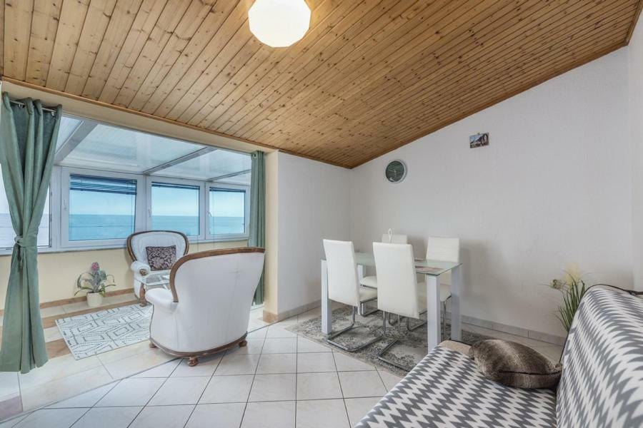 Apartment Lion Новиград Екстериор снимка