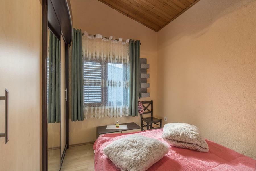 Apartment Lion Новиград Екстериор снимка